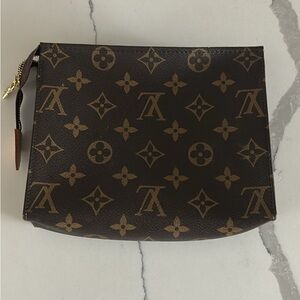 Louis Vuitton Brown and Gold Zipper Detail